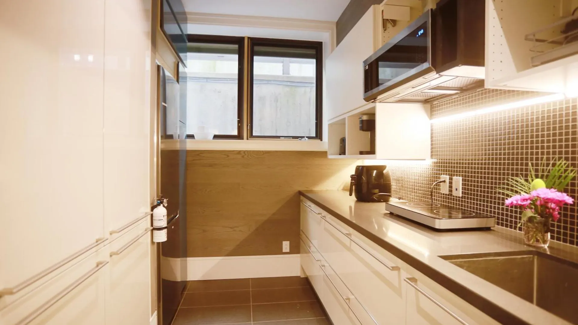 Modern 1 Bedsuite In Kerrisdale, Access Ubc Downtown Yvr Vancouver 0*,  Canada